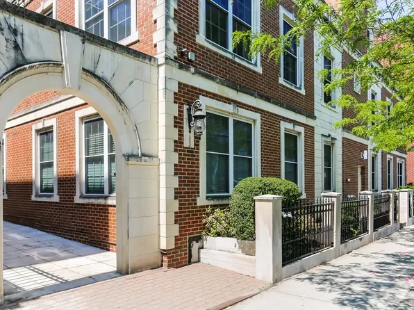 2440 Massachusetts Ave Unit 5, Cambridge, MA 02140