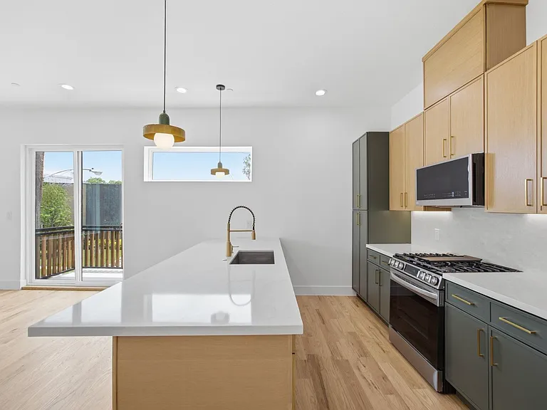 4605 Belmont Ave #202 — Photo 13