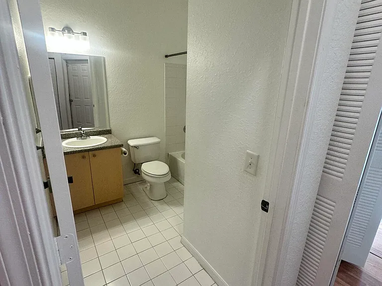 220 Crestwood Cir #106 — Photo 21