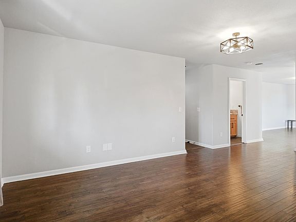 3rd image of 4274 Lakeview Dr APT B