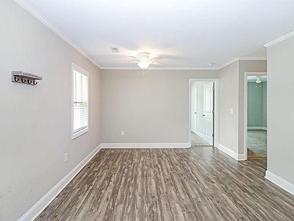 4th image of 212 Adkins Cir