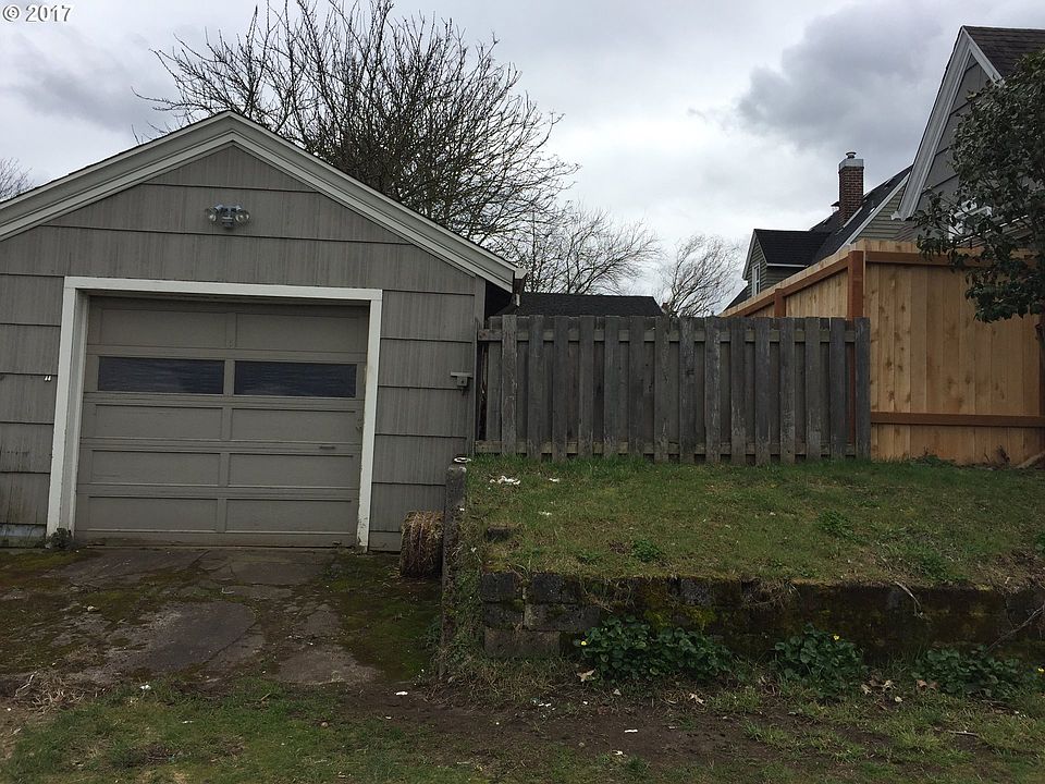 2nd image of NE Skidmore St