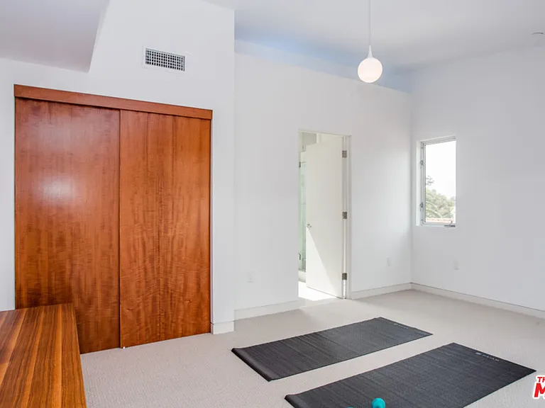 1217 Cabrillo Ave — Photo 33