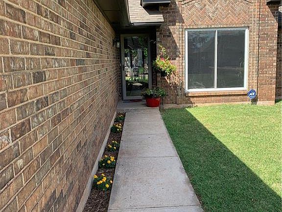 3rd image of 8509 SW 36th Ter