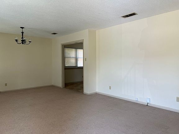 2nd image of 4612 N Cypress St