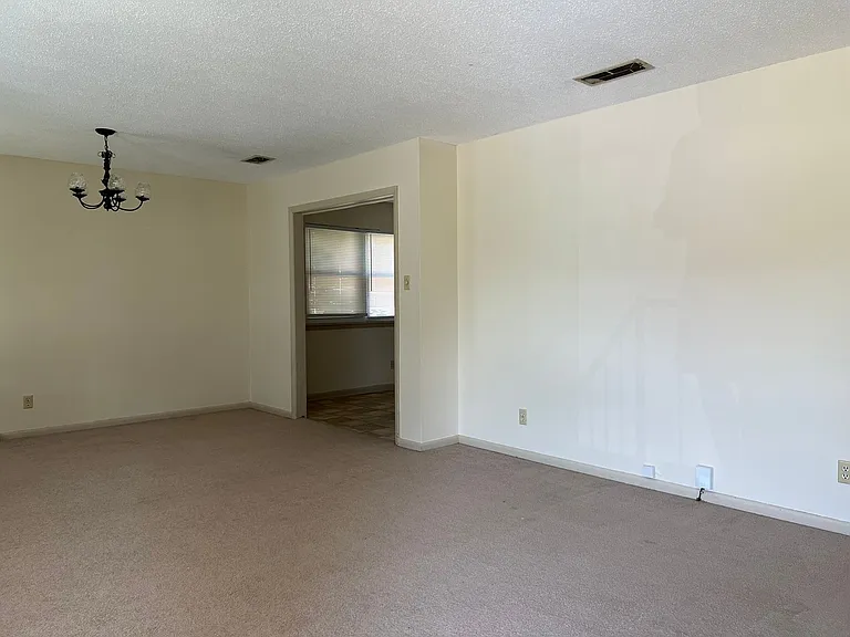 4612 N Cypress St — Photo 2