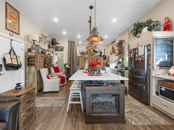 116 W 5th St, Tipton, IA 52772
