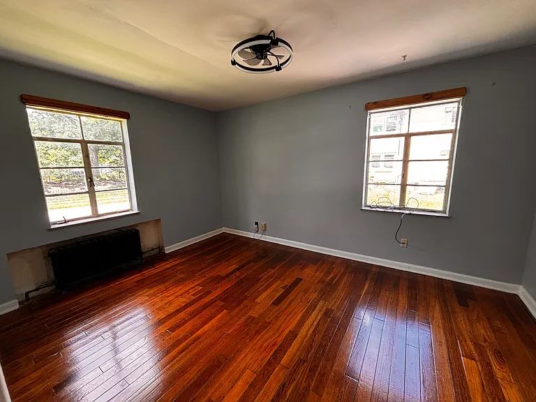 360 Ross Ave — Photo 1