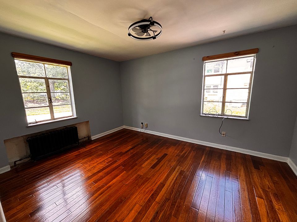 1st image of 360 Ross Ave