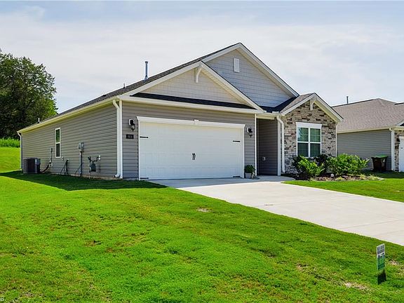 3rd image of 664 Starfall Rd