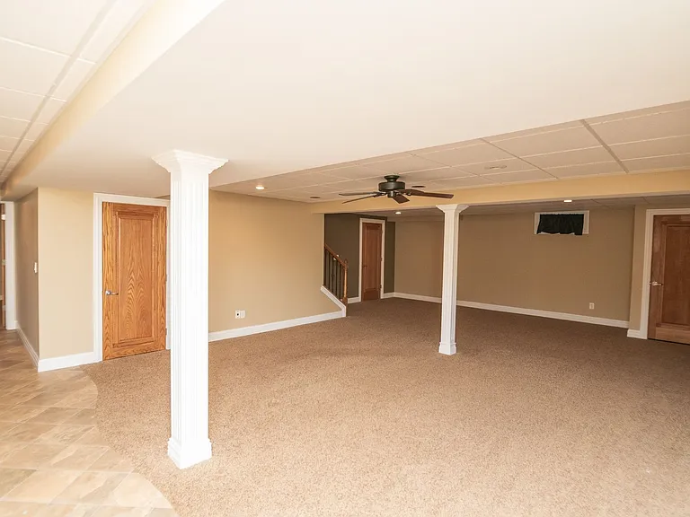 405 Galway Dr — Photo 47