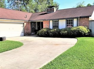 403 Dogwood St, Lake Jackson, TX 77566