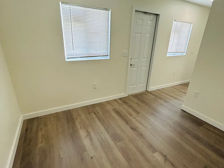 2203 McKinley St — Photo 8