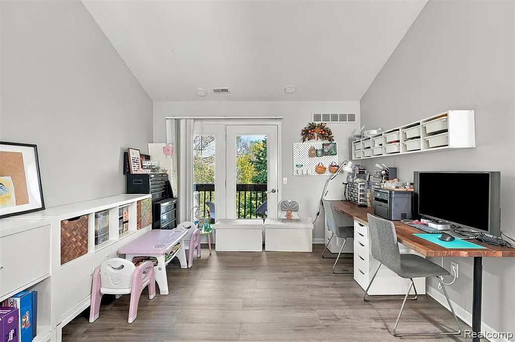 2 bed, 2.0 bath, 1099 sqft, $1,600 — Photo 2