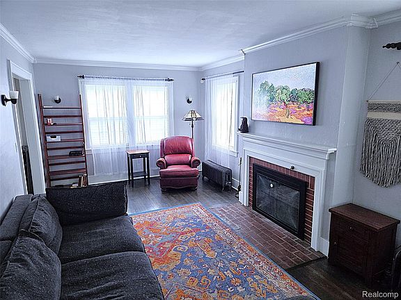 5th image of 205 E Iroquois Rd