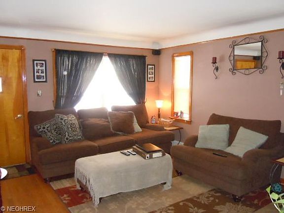 3rd image of 6414 Farnsworth Dr