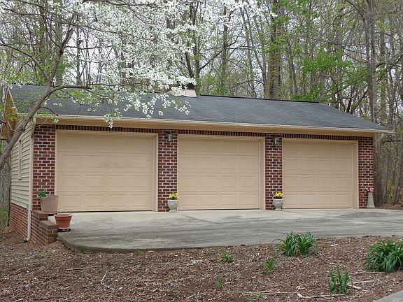 4th image of 201 Oakgrove Dr