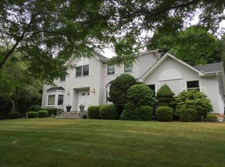 11 Carriage Ln, Nanuet, NY 10954