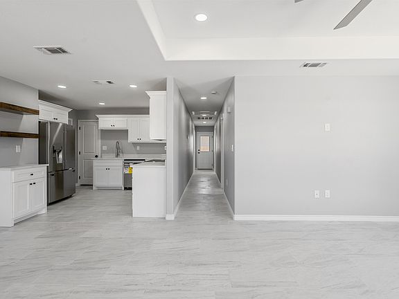 3rd image of 370 Dicker Dr