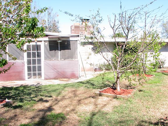 3rd image of 2456 McGregor Dr