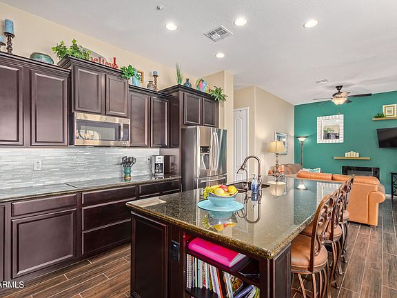 4th image of 864 N Imperial Place