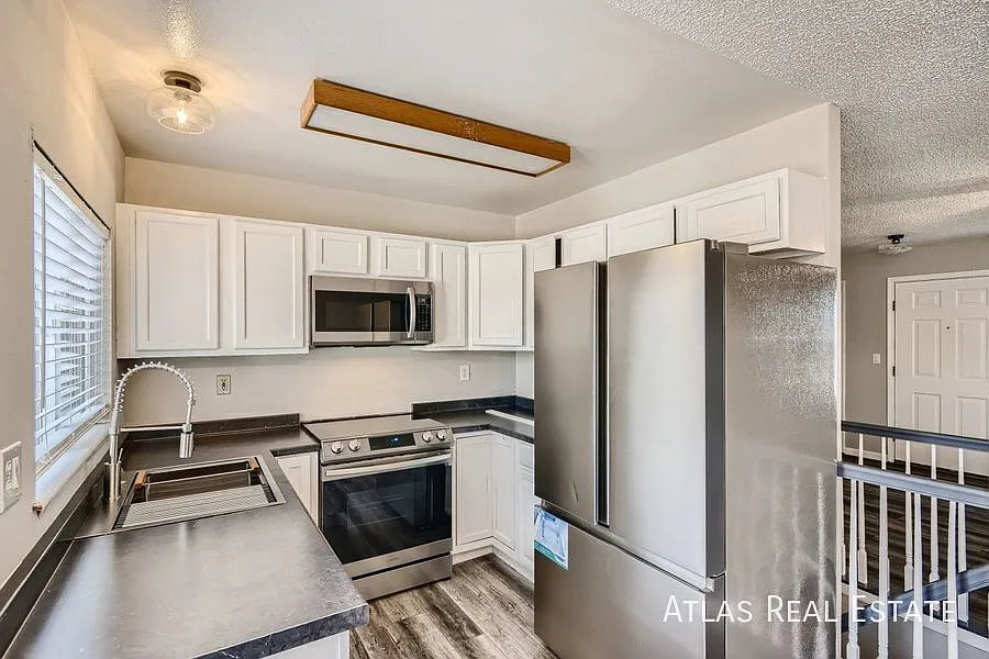 Available Now! || Spectacular 3 Bed-2 Bath With Flex Space In Fountain! — Photo 4