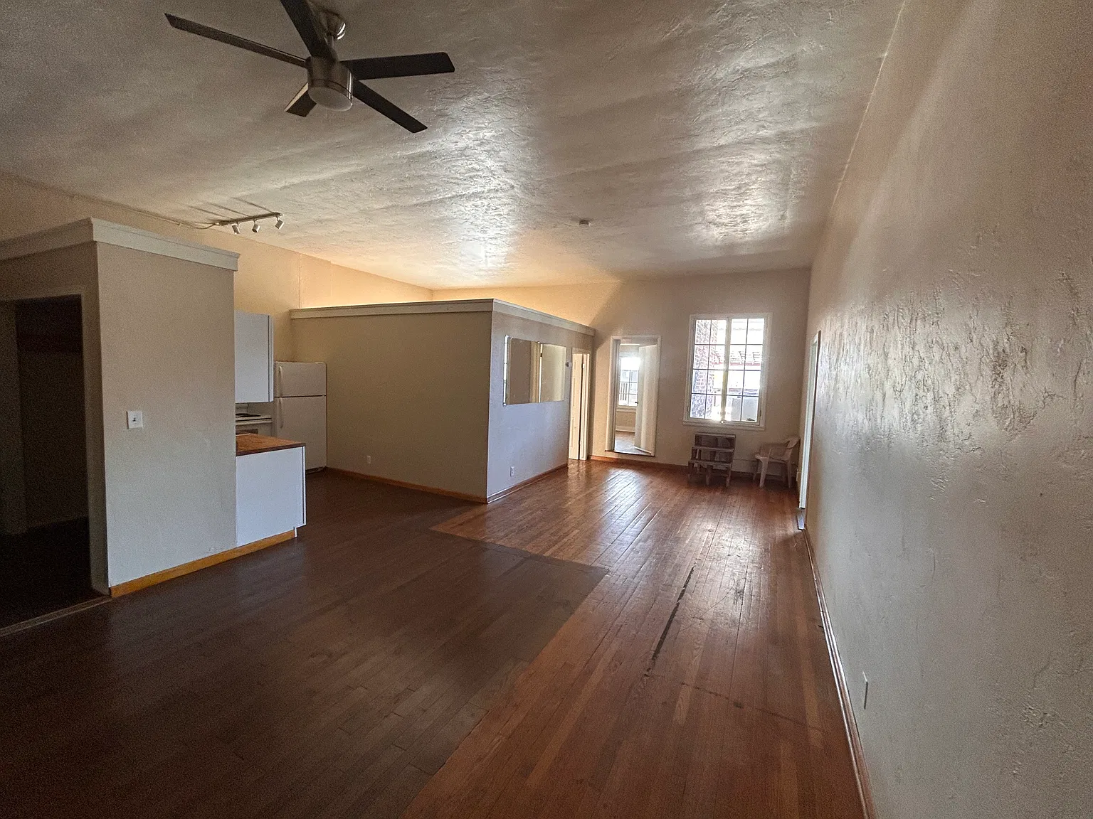 3 bed, 1000 sqft, $1,595 — Photo 4