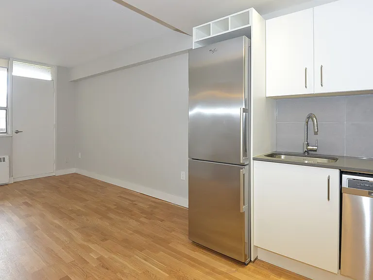 230 Oak St — Photo 43