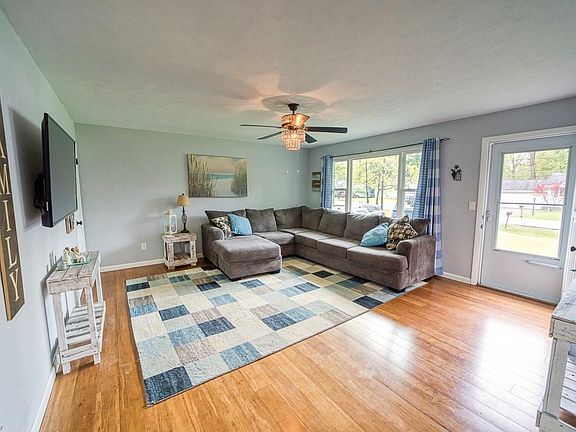 5th image of 3907 Ganyard Ave