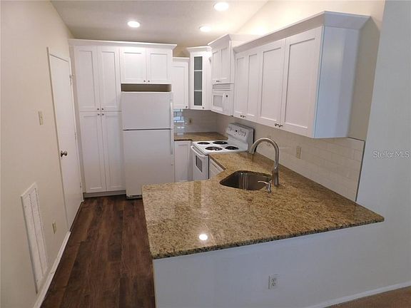 4th image of 1751 Nantucket Ct
