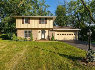 20 Brooktree Dr, Penfield, NY 14526