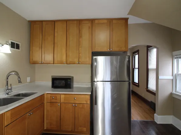 2933 N Newhall St #B, Milwaukee, WI 53211