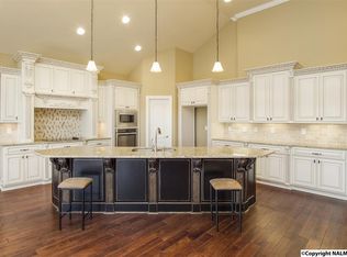 6806 Breyerton Way SE, Owens Cross Roads, AL 35763