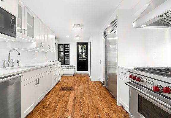 4th image of 123 E 92nd St