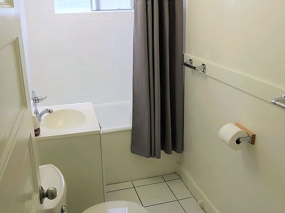 5th image of 975 E Orange Grove Blvd APT 4