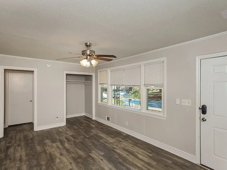 1456_019_living_room_13468908.jpg