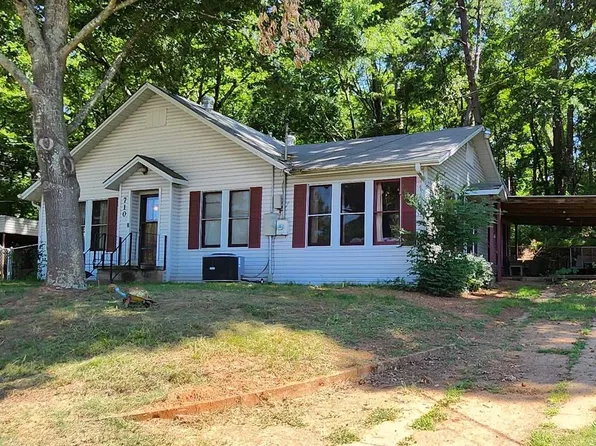 710 W 1st St, Hughes Springs, TX 75656