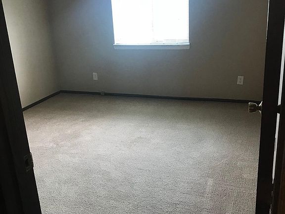 5th image of 806 W Pine Hill Ln APT 3