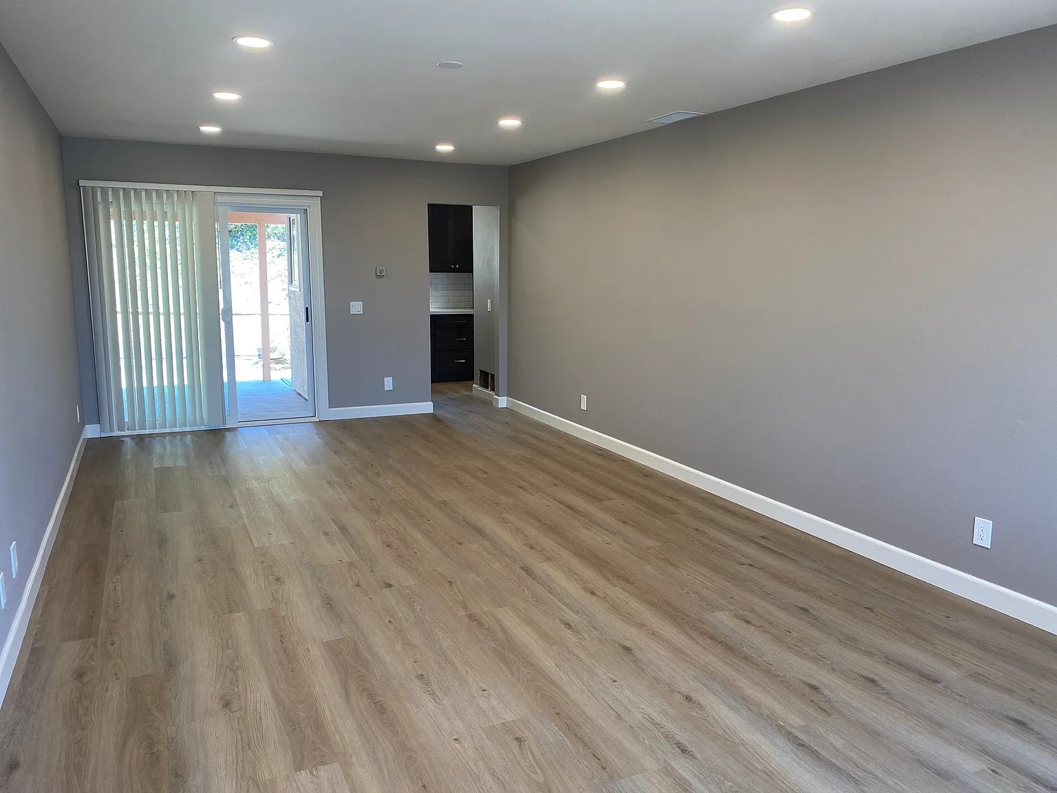 2 bed, 873 sqft, $3,200 — Photo 4