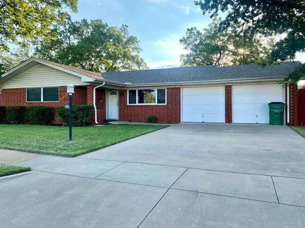 806 N Bond St, Iowa Park, TX 76367