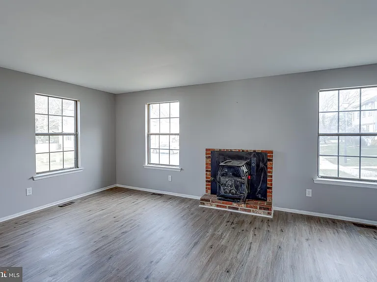 101 Bayberry Ct — Photo 9