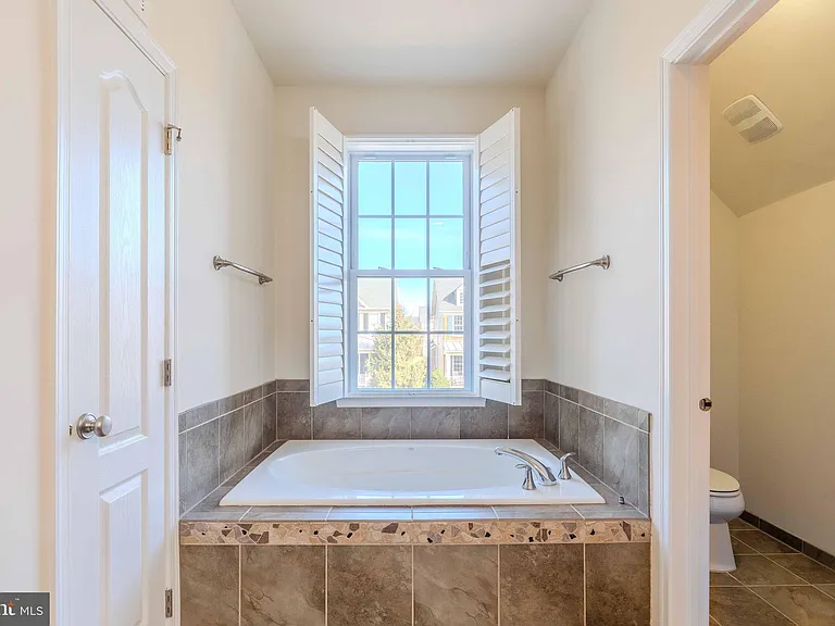 15316 Admiral Baker Cir — Photo 81