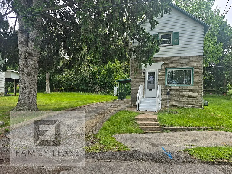 806 Morton St — Photo 1
