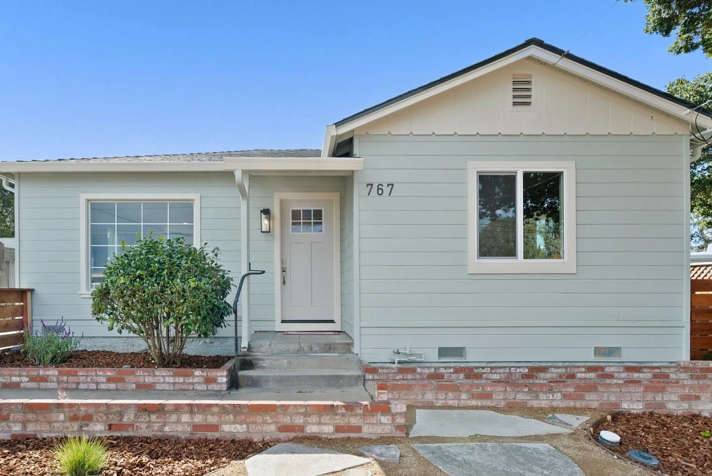 767 Lily St photo 1