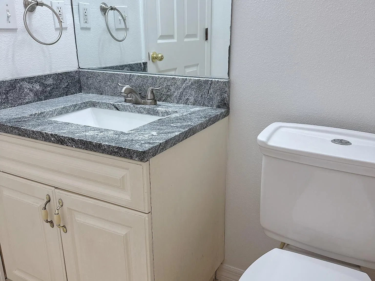 3 bed, 1583 sqft, $2,699 — Photo 2