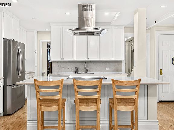 4th image of 24 W 96th St