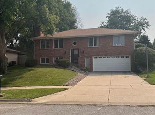 6001 Robin Rd, Lincoln, NE 68516