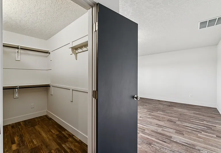 10996 Willis Rd — Photo 15