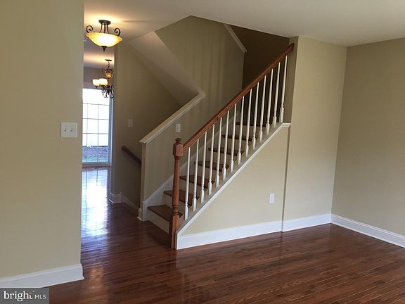 2nd image of 1015 Juniper St