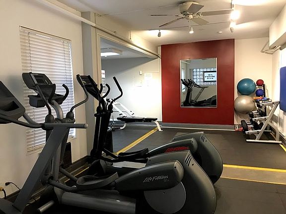 3rd image of 5052 N Marine Dr #2C